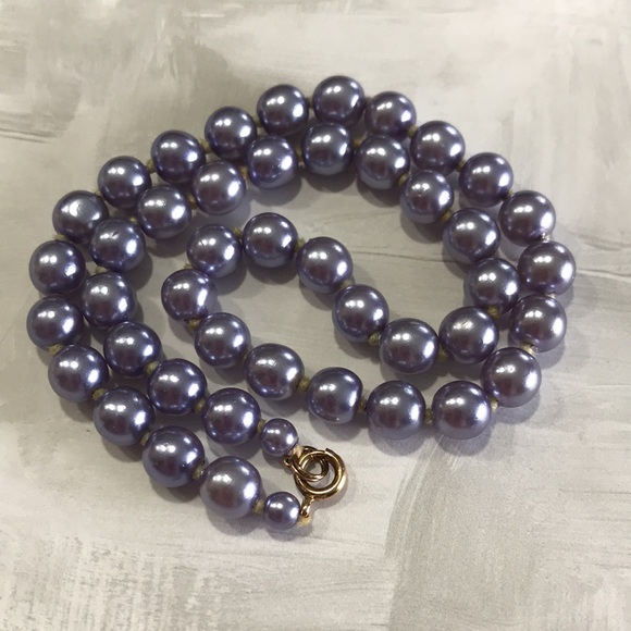 Vintage Faux Pearl Necklace / Choker, Purple, Individually Knotted; 15" - Picture 5 of 7